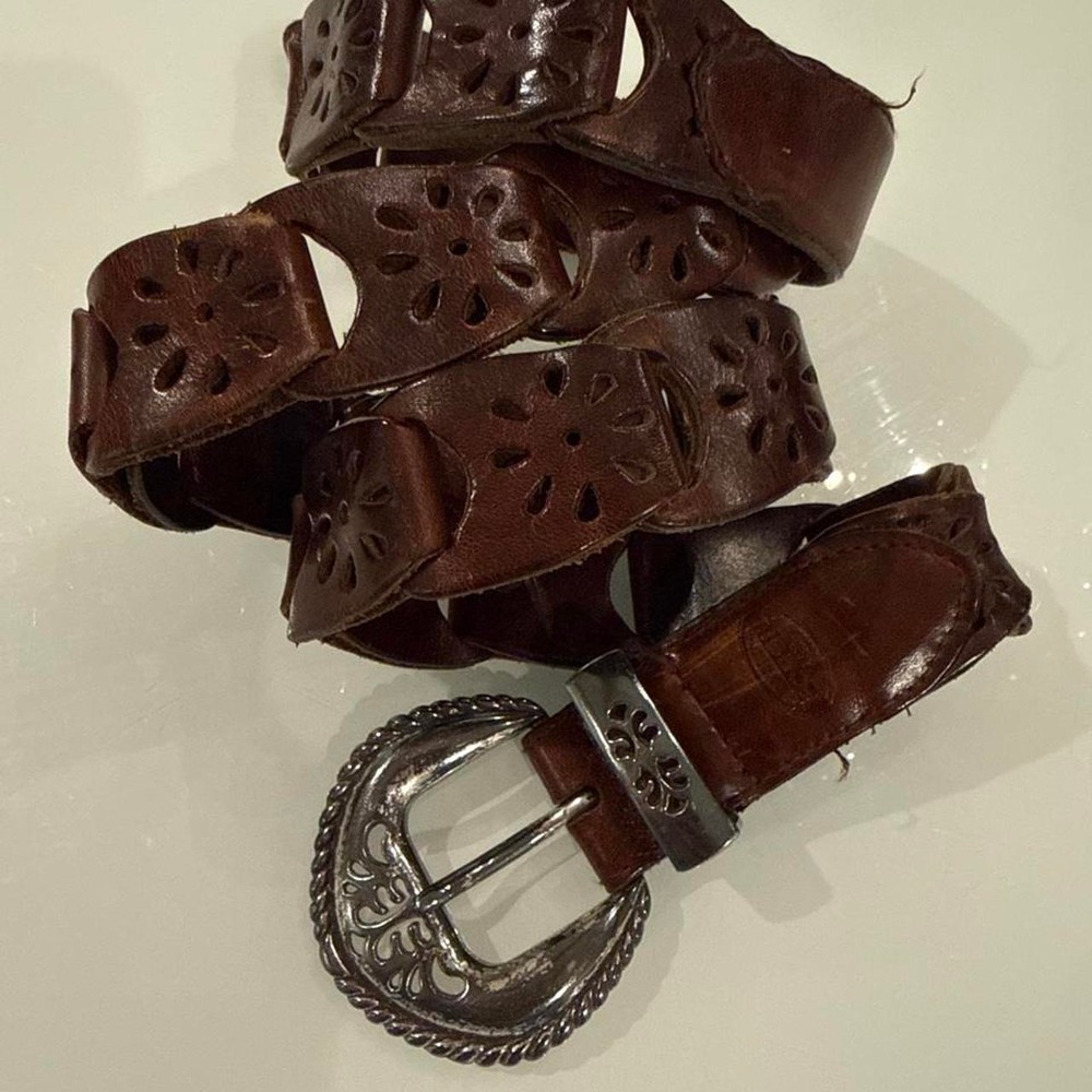 Vintage Fossil Brown leather belt with cut-out floral designs 37-40"